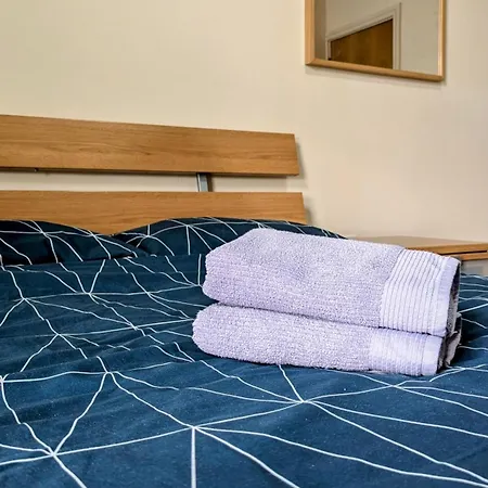 Cozy Bedroom In Centre
