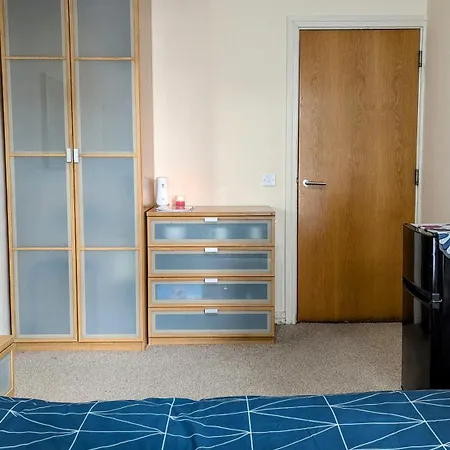 Cozy Bedroom In Centre דירה ברמינגהאם